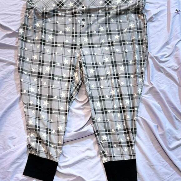 TWO pairs Torrid pants (Tie Dyed Capri Sweats AND Blk/Gry capri PJs) PLUS SIZE 4 - Picture 8 of 13